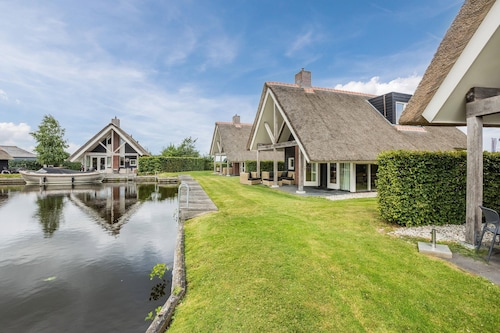Lakeside Villa Near Sneekermeer
