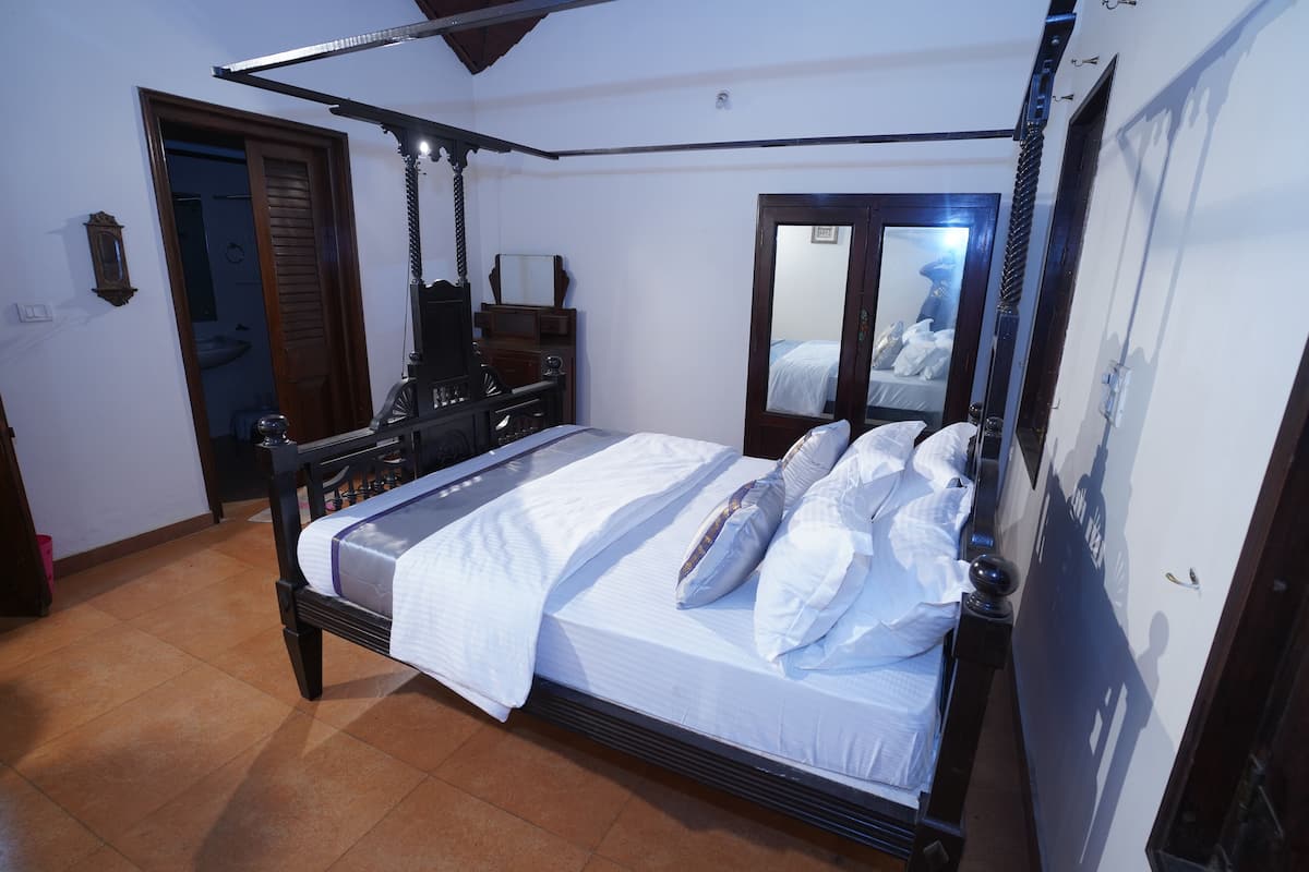 Habitación Deluxe doble | Cortinas opacas y tabla de planchar con plancha