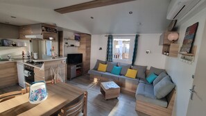 Smart-TV, videospill, fotballspill og bordtennis