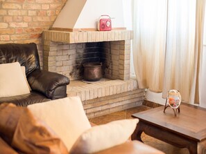 Televisie en een open haard