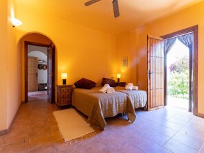 5 habitaciones, tabla de planchar con plancha y wifi