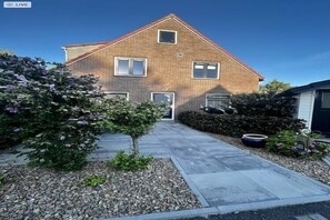 Property grounds - Peaceful Family Home in Elim (Elim)