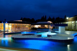 Pool - Hotel Room in Arcen with Free Thermaalbad Access (Arcen)