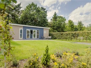 Exterior - Cozy Chalet with Garden (Rijssen)