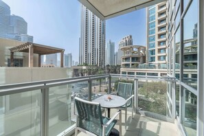 Outdoor dining - StayShort - Modern 1 Bedroom in The Residence Tower 8 Perfect for 2 (Downtown)