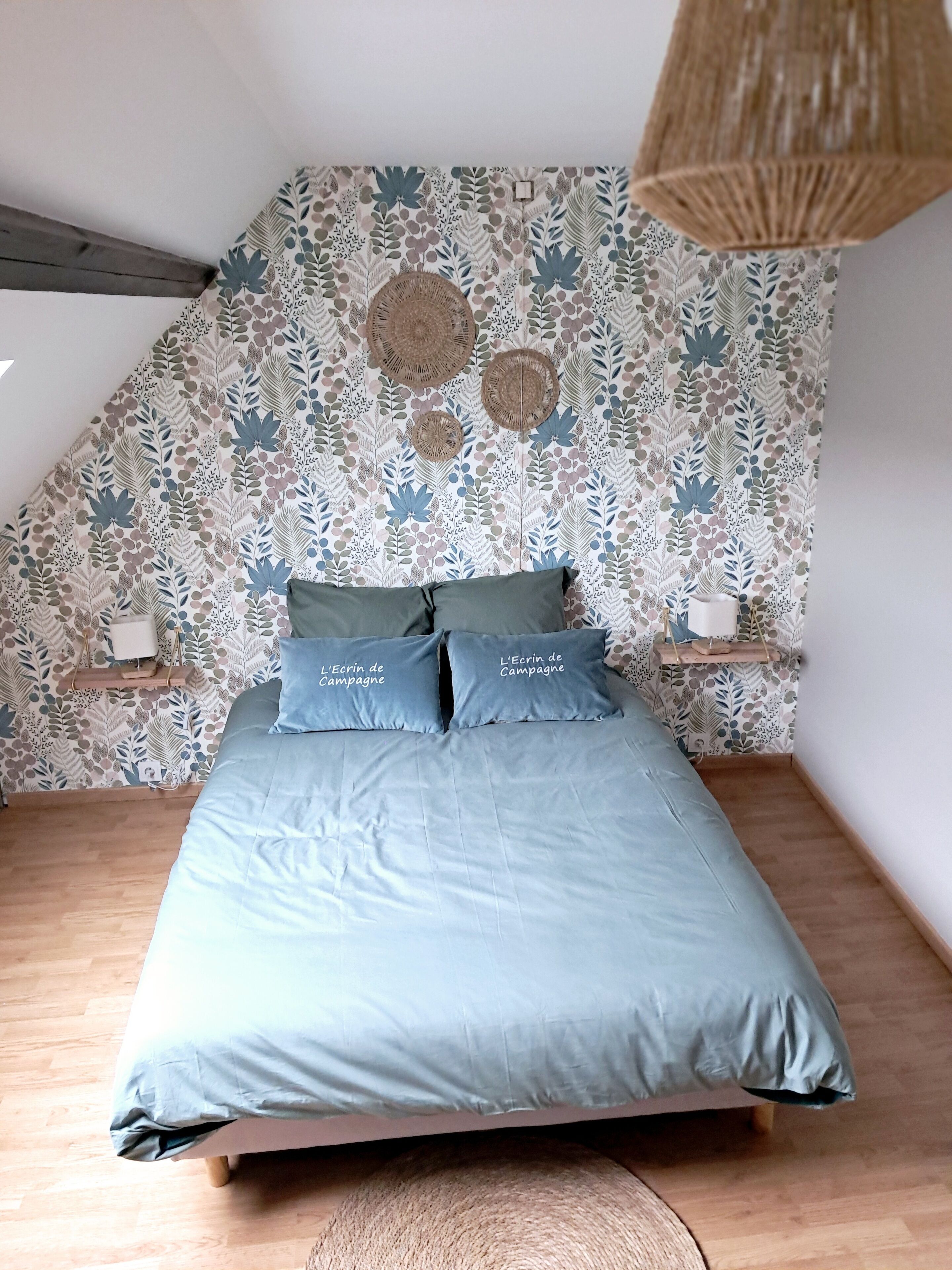 3 chambres, fer et planche à repasser, Wi-Fi, draps fournis