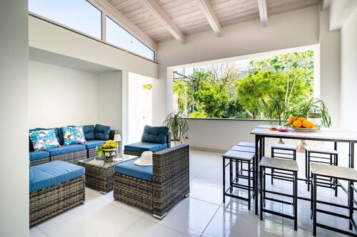 AMORE RENTALS - Villa Alice with Garden, Air Conditioning and Terrace