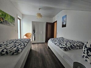 3 bedrooms, WiFi, bed sheets