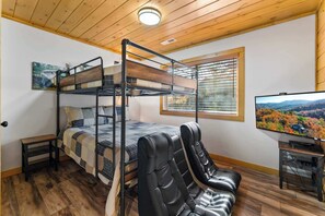 3 bedrooms, iron/ironing board, travel crib, WiFi