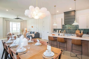 Dining - 4 BDR Stay for 12 w/Rooftop Deck & Firepit! (Nashville)