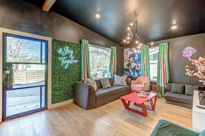 Télévision, cheminée