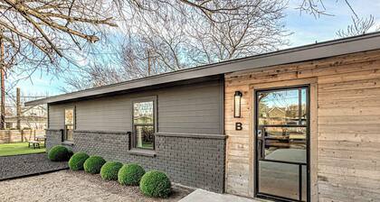 Dream Stay w/ Pool & Hotub for up to 20 Guests, Mins to DT Austin!