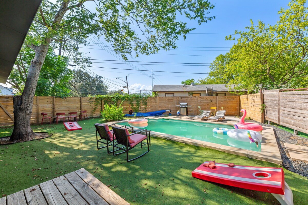 Dream Stay w/ Pool & Hotub for up to 20 Guests, Mins to DT Austin!