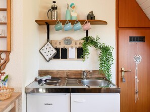 KylskÄp, spishÀll, kaffe- och tebryggare och brödrost