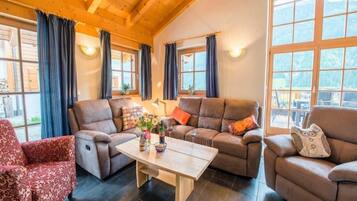 Fernseher, Kamin, DVD-Player