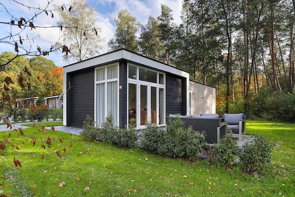 Exterior - Chalet by Forest Edge with Modern Design (Markelo)