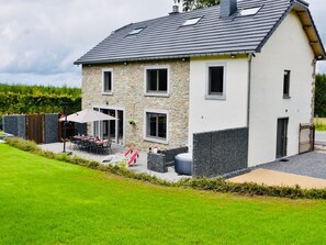 Outdoor dining - Holiday Home in Manhay near Ski Area (Manhay)