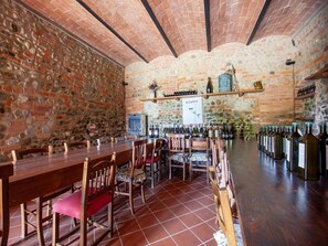 Bar (on property) - Peccioli Family Retreat w/ Fun (Peccioli)