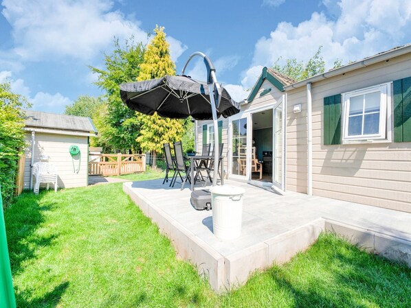 Outdoor dining - Chalet in Stegeren near Hiking Trails (Stegeren)