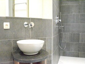 Shower - Riverside Villa in Bouillon (Bouillon)