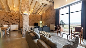 TV, fireplace, DVD player, stereo