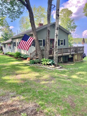 Exterior - Cold Stream Cottage: A Serene Lakeside Escape (Lincoln)