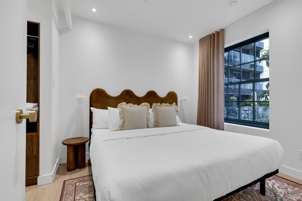 2 bedrooms, desk, iron/ironing board, travel cot