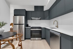 Refrigerador, microondas, horno y parrilla de estufa 