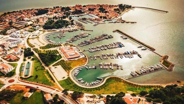 An aerial view of a coastal town with a marina, residential areas, and a large circular park. - Villa in Novigrad with Private Pool and Beach (Novigrad)
