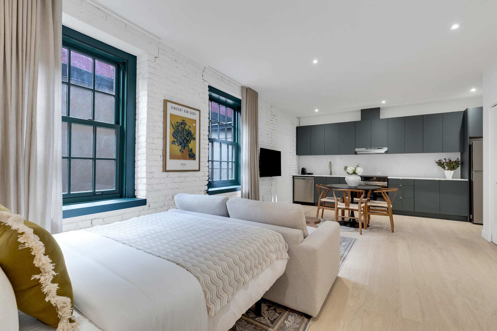 1 室のベッドルーム、デスク、アイロン / アイロン台、旅行用ベビーベッド