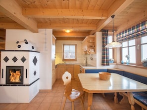 Dining - Chalet for 8 in Wald im Pinzgau (Wald-Königsleiten)