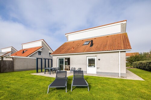 Villa near Zeeland Beach in Holiday Park