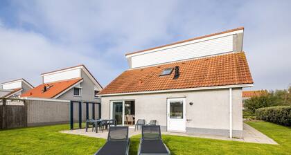 Villa near Zeeland Beach in Holiday Park