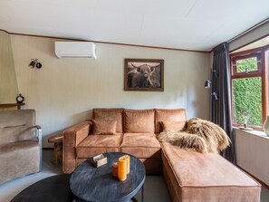 TV, table football - Chalet in Stegeren near Forest and Pond (Stegeren)