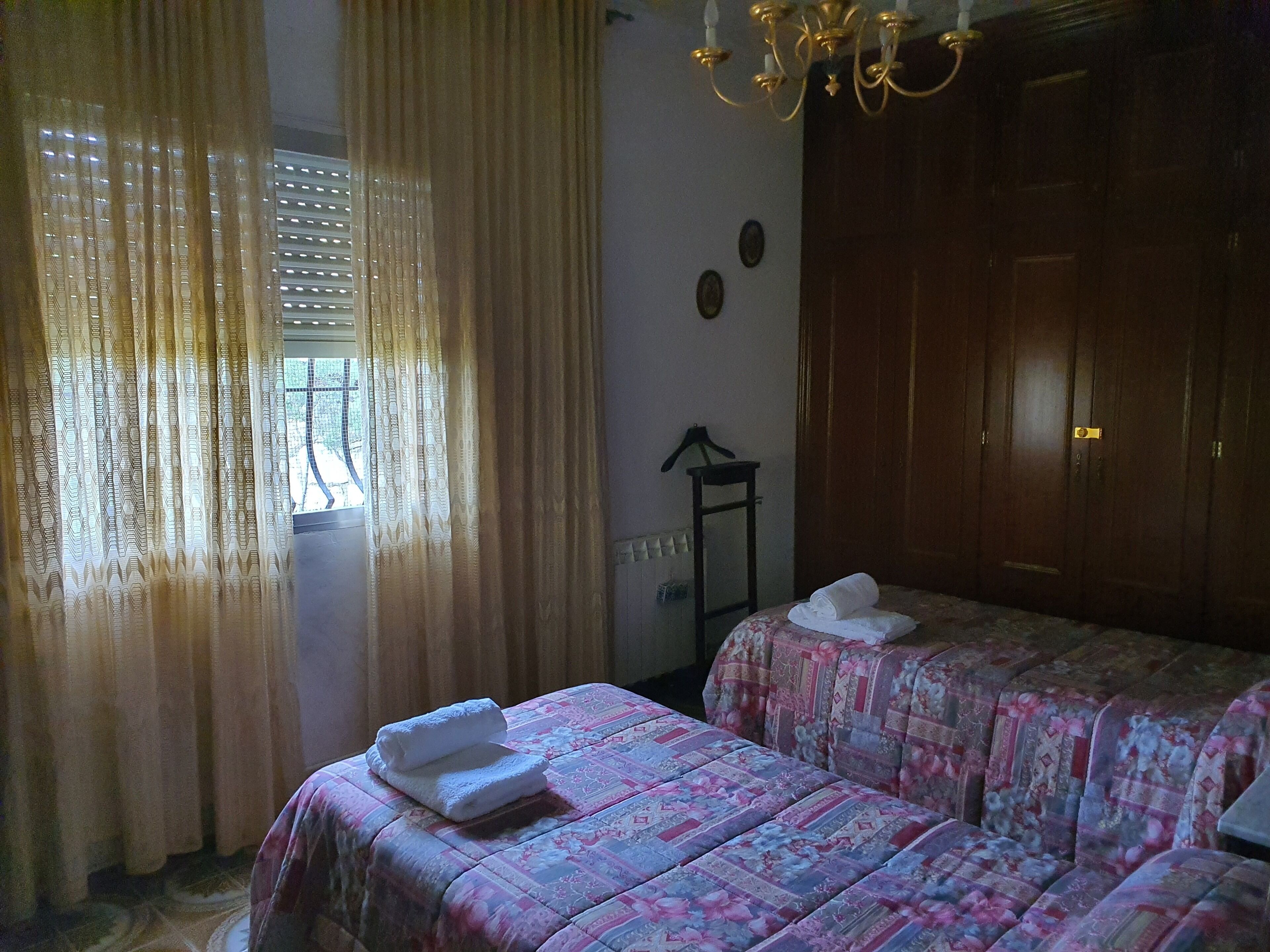 3 slaapkamers, een strijkplank/strijkijzer, beddengoed