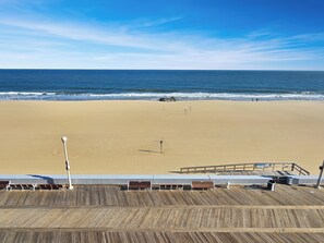 On the beach - Direct Oceanfront and Boardwalk Condo on 12th St. with Indoor Pool! Decatur House 505 (Ocean City)