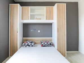 1 bedroom, iron/ironing board, WiFi
