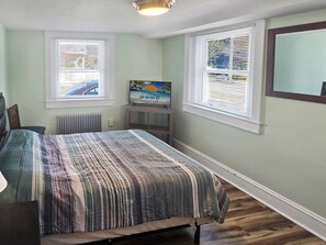 3 bedrooms, WiFi - Downtown 3 Bedroom gound level condo - 1 block from beach, boardwalk and Atlantic Ocean! Beach Roost (Ocean City)
