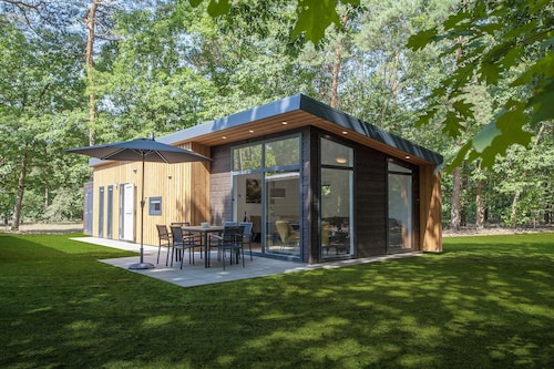 Lodge in Bospark 't Wolfsven met Tuin