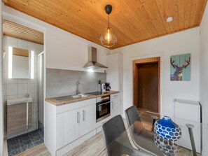 Fridge, oven, stovetop, coffee/tea maker