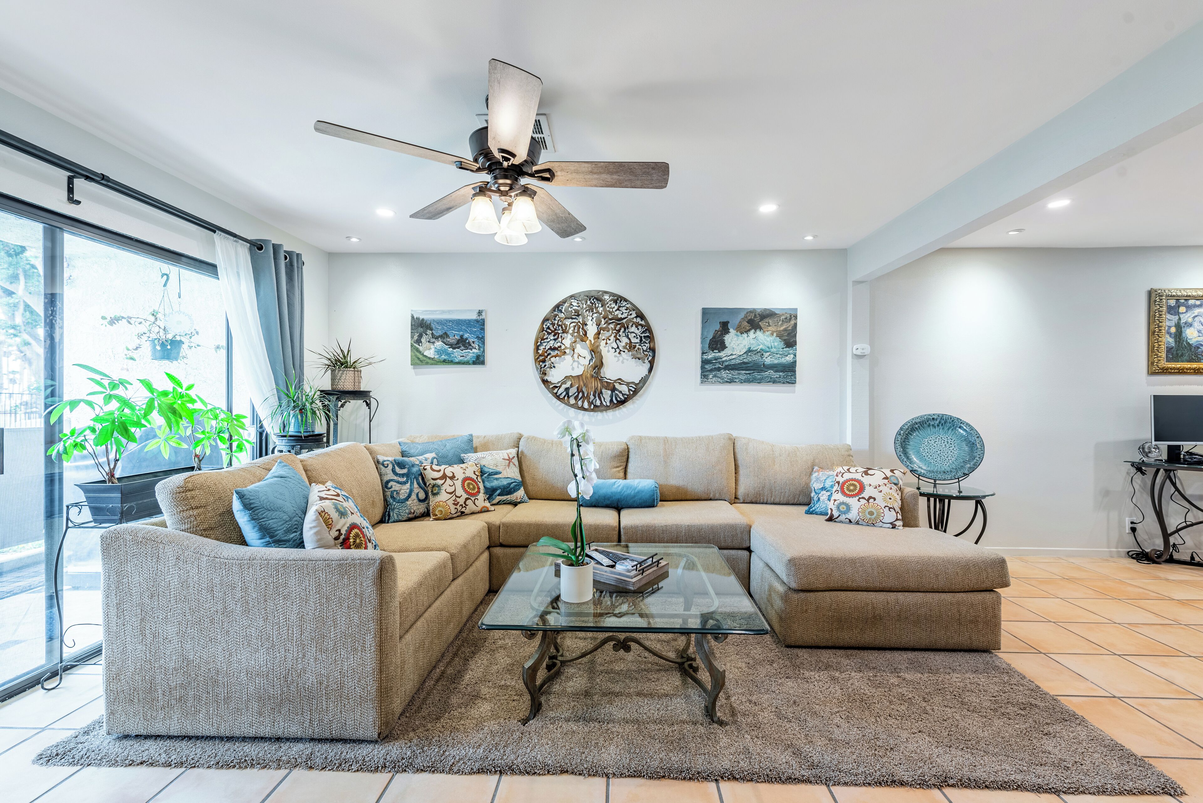 TV connectée, cheminée, baby-foot, table de tennis de table