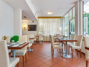 Dining - Apartment in Umbria with Pool & Nature Views (Foligno)