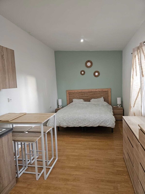 1 多间卧室、床单