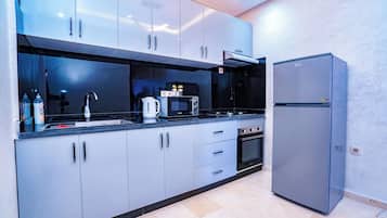 Refrigerador, microondas, horno y parrilla de estufa