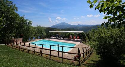Ferme Ă Apecchio avec piscine et spa