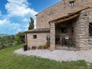 Exterior - Apartment in Furlo with Saltwater Pool (Acqualagna)