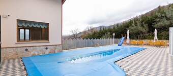 Villa en San Mango con Piscina y Jacuzzi