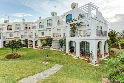 Relaxed Retreat With Pool