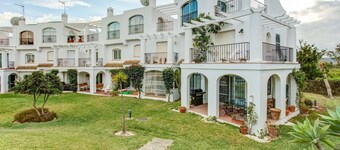 Relaxed Retreat With Pool