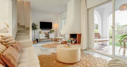 Relaxed Retreat With Pool